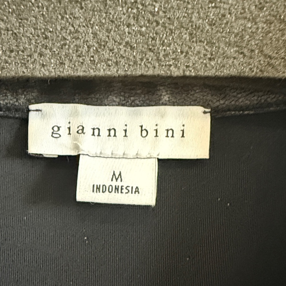 Gianni Bini Black Shirt extra long snap up shirt shimmery material.  Size medium - Picture 2 of 15
